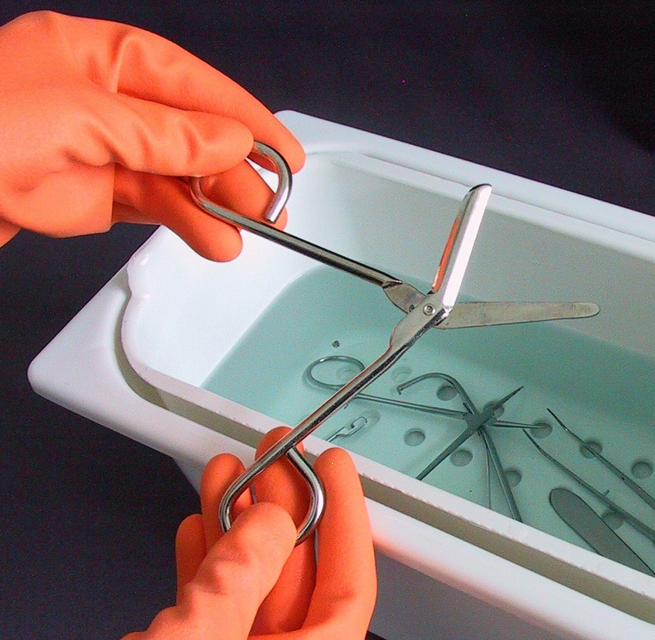 Як вибрати засіб стерилізації інструментів в салоні краси