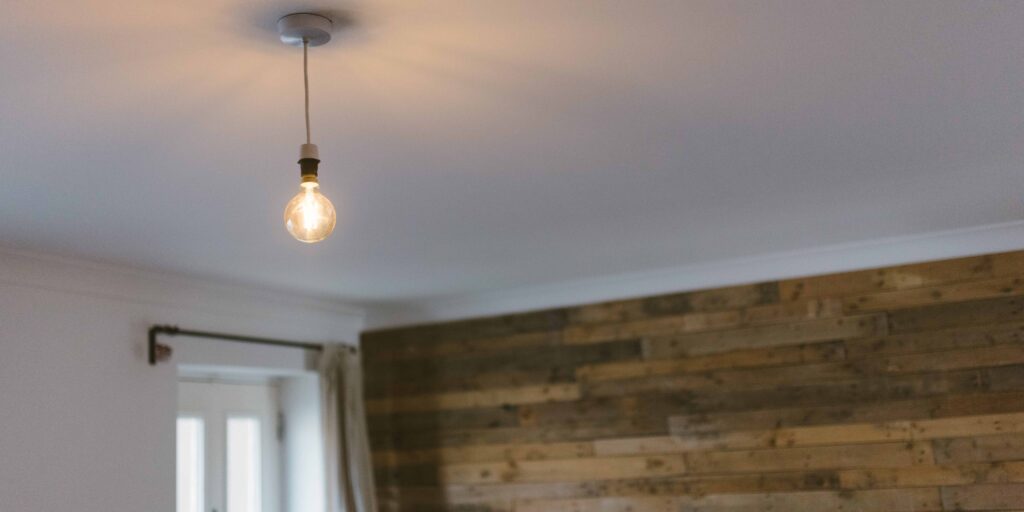 Як і чим мити натяжні стелі?