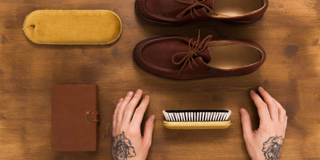Як вибрати засіб для догляду за шкіряним взуттям взимку