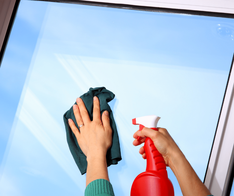 Як вибрати рідину для миття вікон