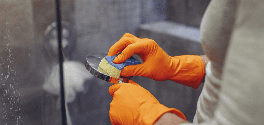 Як і чим відмити душову кабіну від різних видів нальоту?