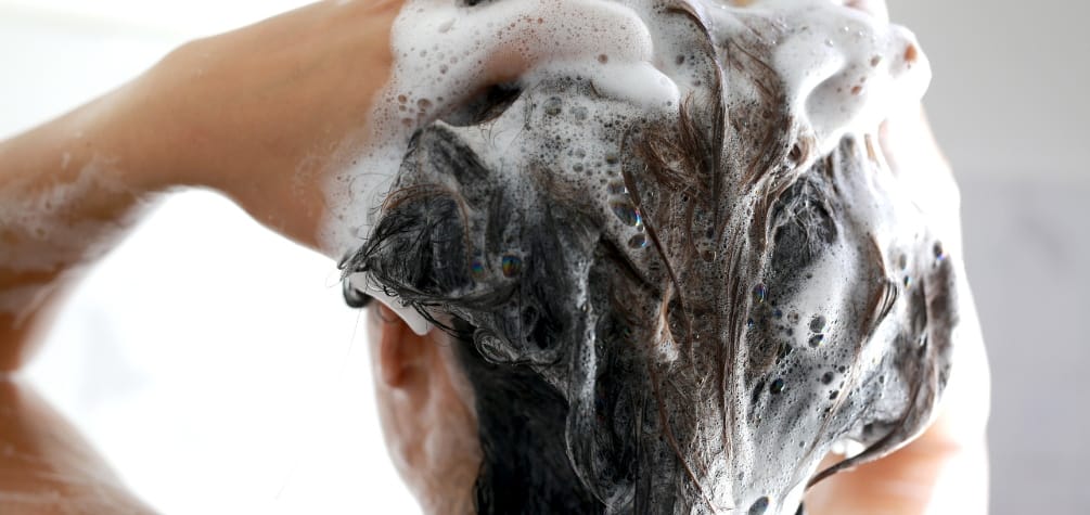 Як правильно вибрати шампунь для волосся: Практичний посібник