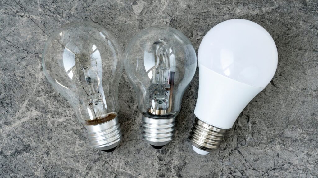 Що краще світлодіодна лампа чи звичайна?