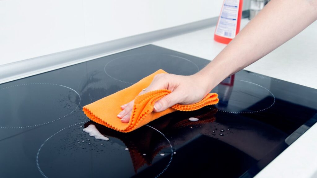 Чим мити індукційну плиту: Докладний гід із догляду за вашим кухонним помічником