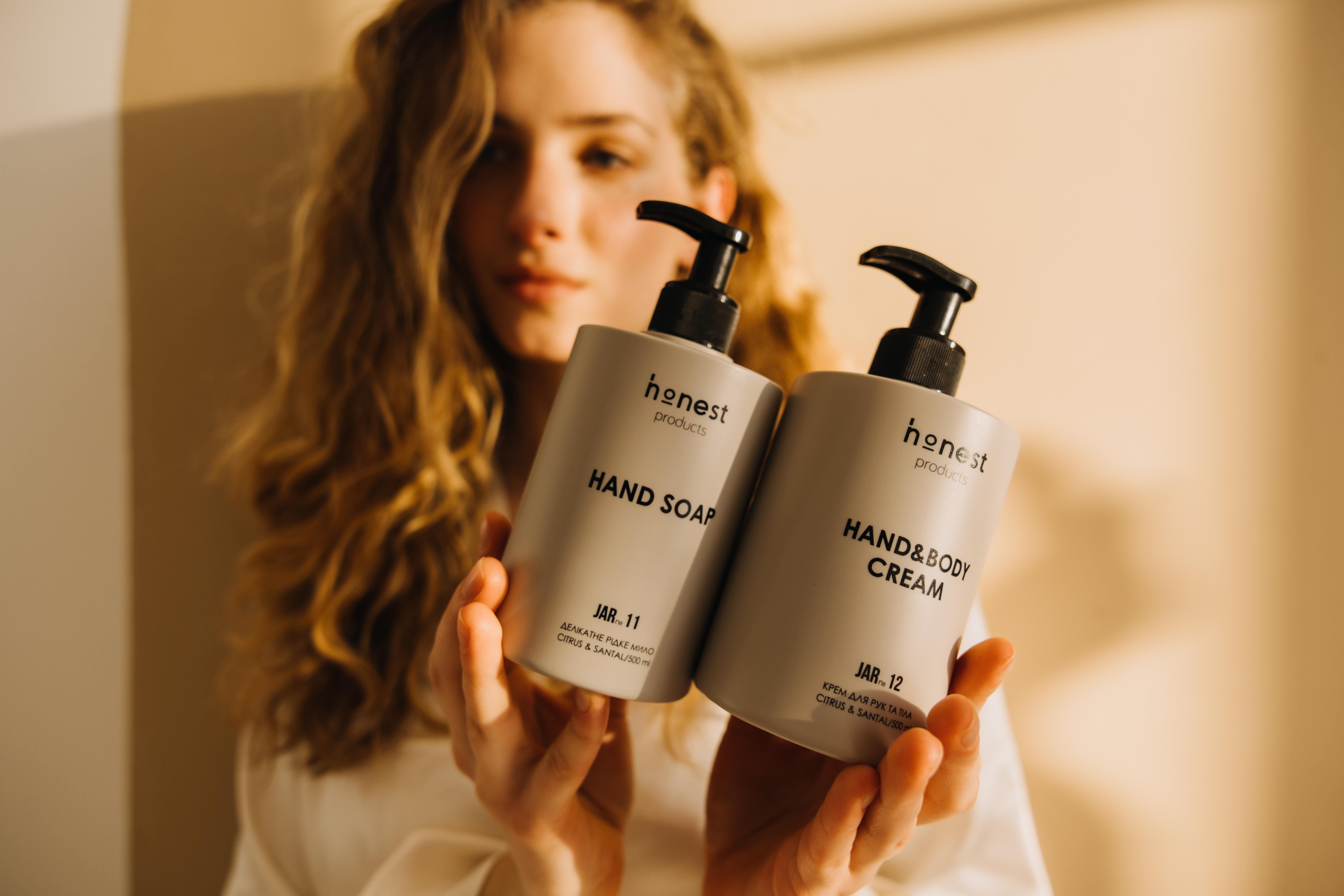 Зволожувальний крем для рук та тіла JAR №12 citrus & santal від honest products, 500мл